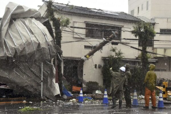 Millions_Evacuated_as_Typhoon_Shanshan_Batters_Japan_s_Kyushu_Region