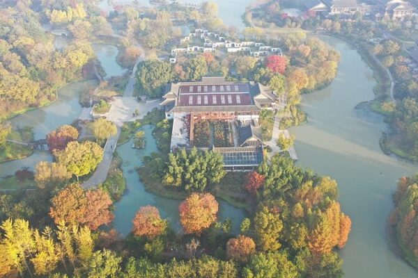 Misty_Morning_at_Yangzhous_Slender_West_Lake_Captivates_Early_Winter_Visitors - Khabar Asia Misty Morning at Yangzhou's Slender West Lake Captivates Early Winter Visitors