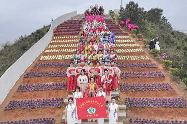 Models Celebrate International Women’s Day in Traditional Chinese Attire in Zhejiang Province Models Celebrate International Women's Day in Traditional Chinese Attire in Zhejiang Province