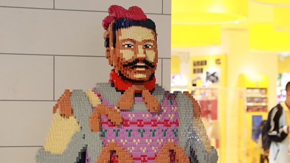 Modern Meets Ancient: Lego Terracotta Warrior Unveiled in Xi’an Modern Meets Ancient: Lego Terracotta Warrior Unveiled in Xi'an