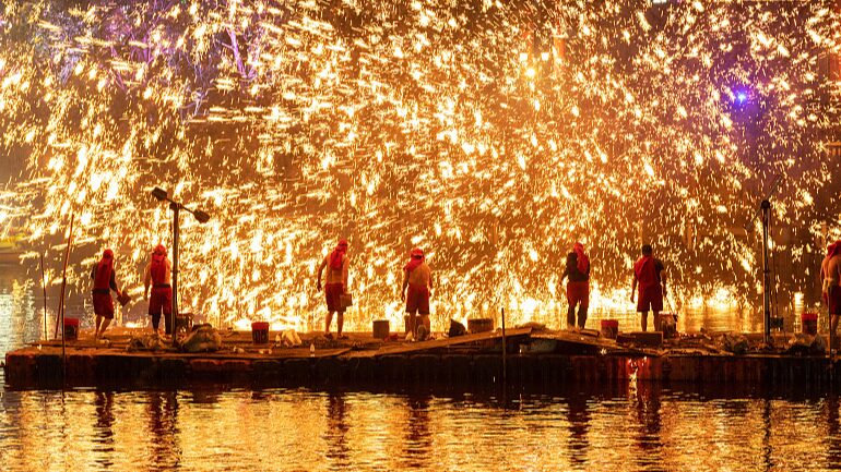 Molten Iron Sparks Dazzle Chongqing's Night Sky in Spectacular Display