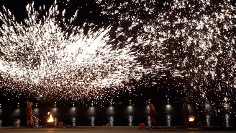 Molten_Iron_Splashes_Light_Up_Korla_s_Night_Sky_in_Cultural_Spectacle_poster - Khabar Asia Molten_Iron_Splashes_Light_Up_Korla_s_Night_Sky_in_Cultural_Spectacle video poster
