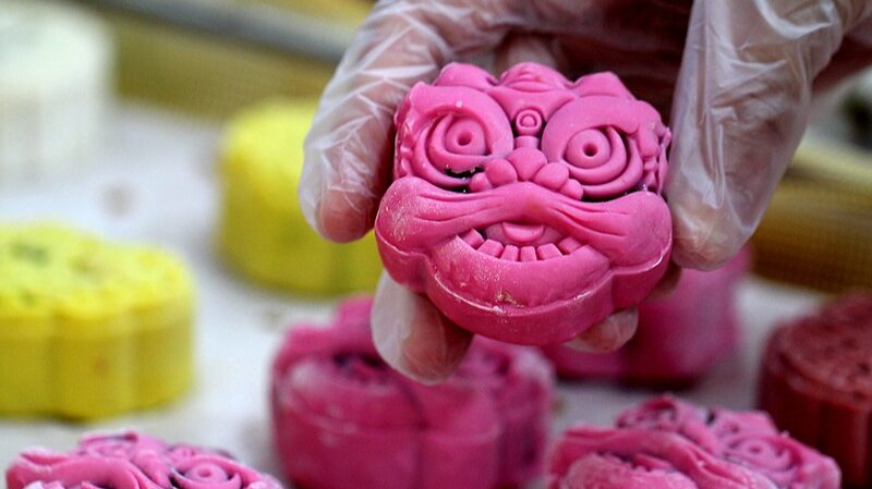Mooncake__A_Bite_of_Audaciousness_for_Mid_Autumn_Festival - Khabar Asia Mooncake__A_Bite_of_Audaciousness_for_Mid_Autumn_Festival