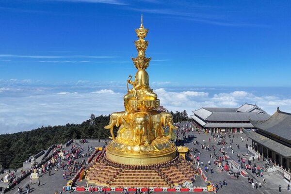 Mount Emei's Golden Summit Enveloped in Breathtaking Sea of Clouds