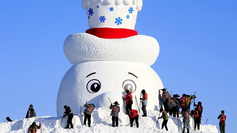 _Mr__Snowman__Debuts_at_Harbin_s_37th_Snow_Sculpture_Art_Expo