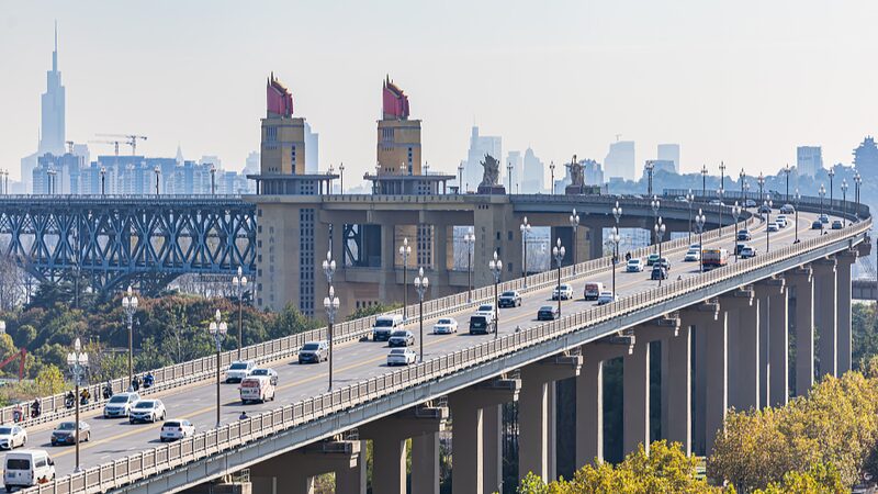 Nanjing Yangtze River Bridge: A Milestone in China's Bridge-Building History video poster