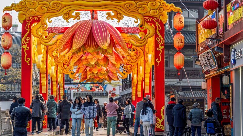 Nanjing_s_Confucius_Temple_Shines_with_Lanterns_for_Year_of_the_Snake