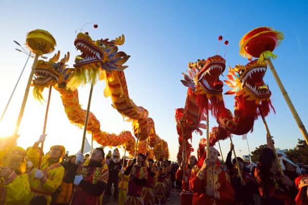 New Year Sunrise and Dragon Dance Light Up Rizhao’s Wanpingkou Scenic Area New Year Sunrise and Dragon Dance Light Up Rizhao's Wanpingkou Scenic Area