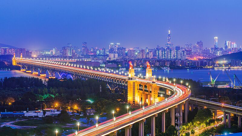 Night_Views_of_the_Nanjing_Yangtze_River_Bridge_Illuminate_Chinas_Heritage_poster - Khabar Asia Night Views of the Nanjing Yangtze River Bridge Illuminate China's Heritage video poster