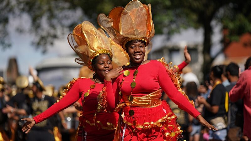 Notting_Hill_Carnival_Kicks_Off_in_London_Europes_Largest_Street_Festival_Begins - Khabar Asia Notting Hill Carnival Kicks Off in London: Europe's Largest Street Festival Begins