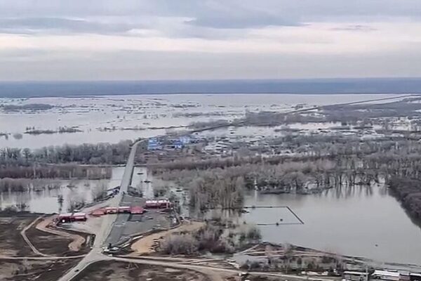 Over 100,000 Evacuated in Russia and Kazakhstan Amid Worst Floods in 70 Years Over 100,000 Evacuated in Russia and Kazakhstan Amid Worst Floods in 70 Years