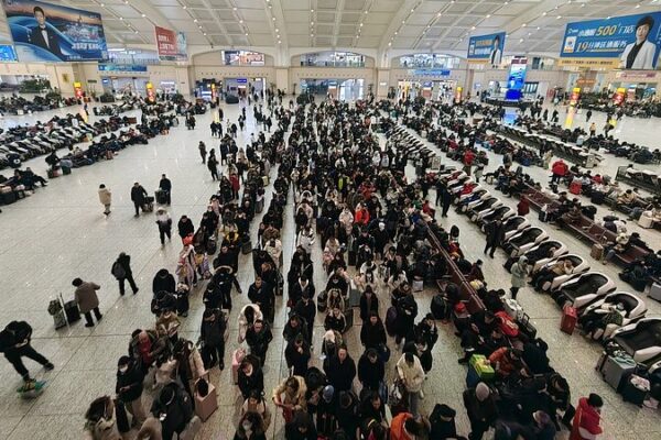 Over_250_Million_Trips_Expected_on_Day_10_of_China_s_2025_Spring_Festival_Travel_Rush