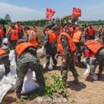Over_300_Workers_Contain_Seepage_at_Key_Hunan_Dike__Safeguarding_Dongting_Lake_Region - Khabar Asia Over_300_Workers_Contain_Seepage_at_Key_Hunan_Dike__Safeguarding_Dongting_Lake_Region