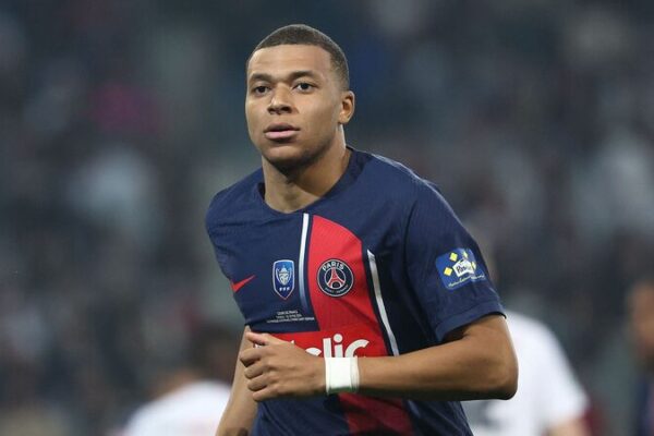 PSG Ordered to Pay Mbappe €55 Million in Unpaid Wages by Ligue 1 Commission PSG_Ordered_to_Pay_Mbappe__55_Million_in_Unpaid_Wages_by_Ligue_1_Commission
