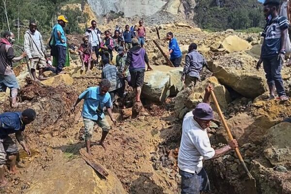 Papua New Guinea Landslide: Over 2,000 Feared Buried as Rescue Efforts Continue video poster