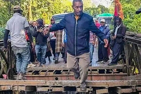 Papua New Guinea Orders Mass Evacuations Amid Active Landslide Threat