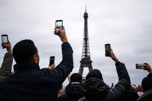 Paris Mayor Faces Pushback Over Car-Free Eiffel Tower Plan Paris Mayor Faces Pushback Over Car-Free Eiffel Tower Plan