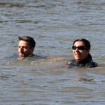 Paris_Mayor_Swims_in_the_Seine_to_Showcase_River_s_Cleanliness_Ahead_of_2024_Olympics - Khabar Asia Paris_Mayor_Swims_in_the_Seine_to_Showcase_River_s_Cleanliness_Ahead_of_2024_Olympics