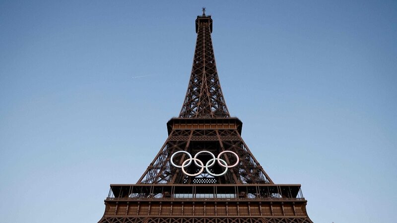 Paris_Unveils_Olympic_Rings_on_Eiffel_Tower_Ahead_of_2024_Games - Khabar Asia Paris Unveils Olympic Rings on Eiffel Tower Ahead of 2024 Games