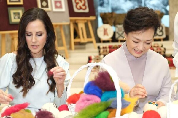 Peng Liyuan Champions Cultural Exchange on European Tour Peng Liyuan Champions Cultural Exchange on European Tour