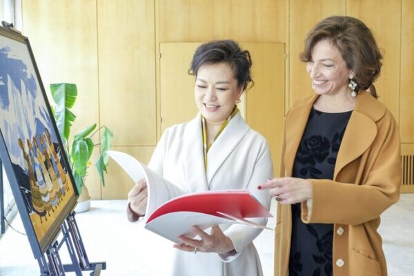 Peng Liyuan Highlights Women's Education and Cultural Exchanges in Paris