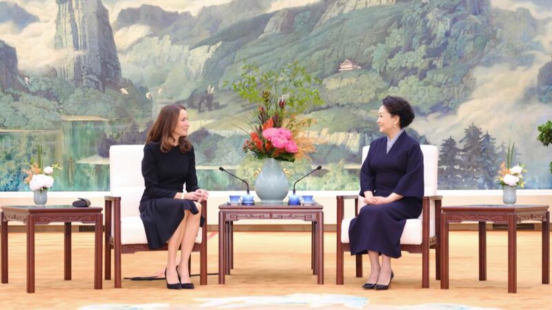 Peng_Liyuan_Hosts_Finnish_First_Lady_Suzanne_Innes_Stubb_in_Beijing - Khabar Asia Peng_Liyuan_Hosts_Finnish_First_Lady_Suzanne_Innes_Stubb_in_Beijing