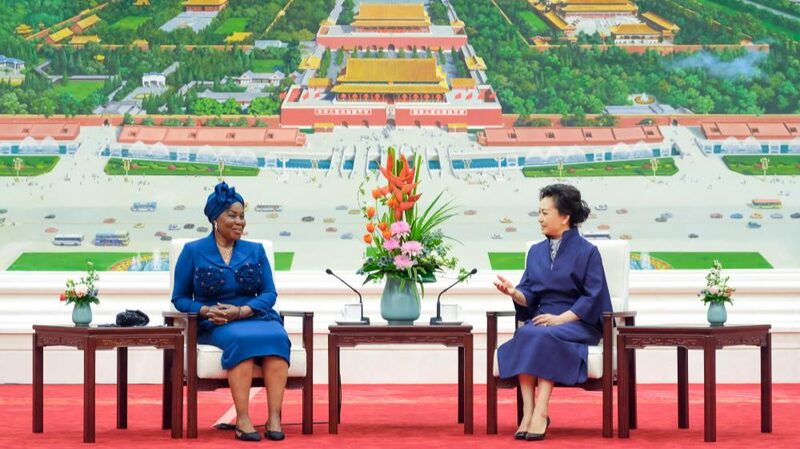 Peng Liyuan and Equatorial Guinean First Lady Strengthen Ties Over Tea in Beijing