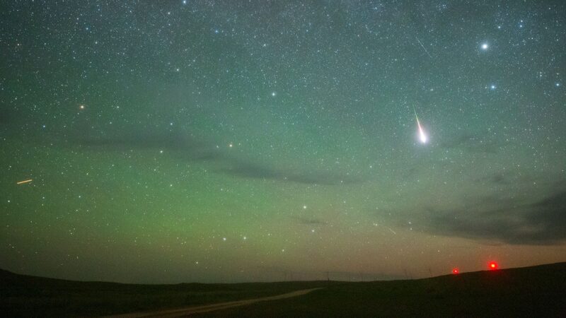 Perseid_Meteor_Shower_Lights_Up_China_s_Skies_on_Qixi_Festival_Night_poster - Khabar Asia Perseid_Meteor_Shower_Lights_Up_China_s_Skies_on_Qixi_Festival_Night video poster