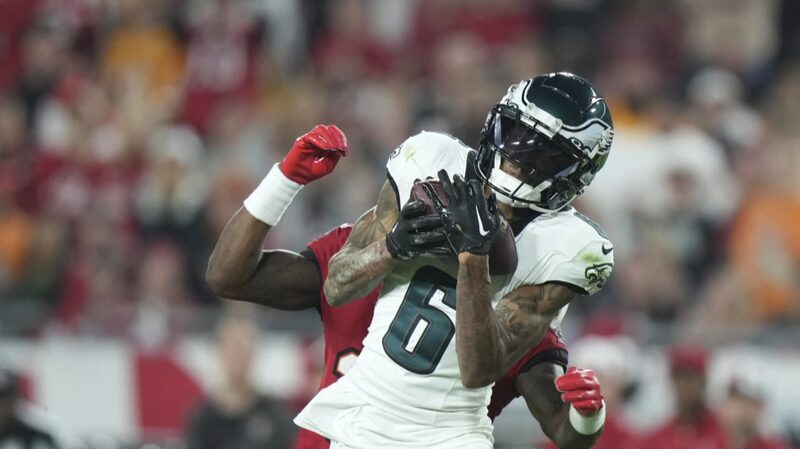 Philadelphia_Eagles_Secure_DeVonta_Smith_with_75_Million_Extension - Khabar Asia Philadelphia Eagles Secure DeVonta Smith with $75 Million Extension