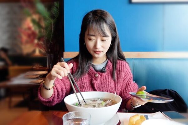 Pho Fever: Vietnamese Noodle Soup Becomes Beijing’s Winter Lunchtime Favorite Pho Fever: Vietnamese Noodle Soup Becomes Beijing's Winter Lunchtime Favorite video poster