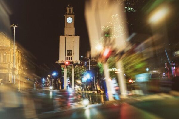 Photographer Captures Quanzhou’s Iconic Bell Tower Through Changing Times Photographer Captures Quanzhou's Iconic Bell Tower Through Changing Times