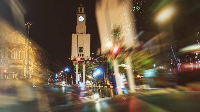 Photographer Captures Quanzhou's Iconic Bell Tower Through Changing Times