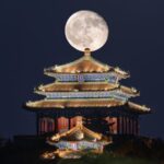 Photographers_Add_Modern_Twist_to_Mid_Autumn_Moon_Gazing