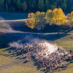 Photographers_Capture_Wild_Horses_Galloping_Across_Inner_Mongolia_s_Autumn_Grasslands