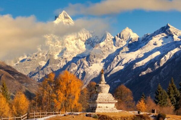 Pilgrims Honor Mount Siguniang: The Mountain God of Protection Pilgrims Honor Mount Siguniang: The Mountain God of Protection video poster