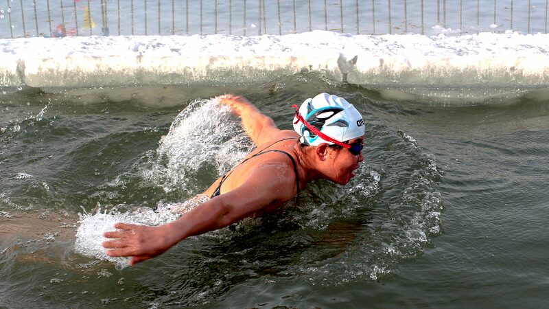 Plunging_into_the_Ice_Daqings_Winter_Swimming_Enthusiasts_Embrace_the_Chill - Khabar Asia Plunging into the Ice: Daqing's Winter Swimming Enthusiasts Embrace the Chill
