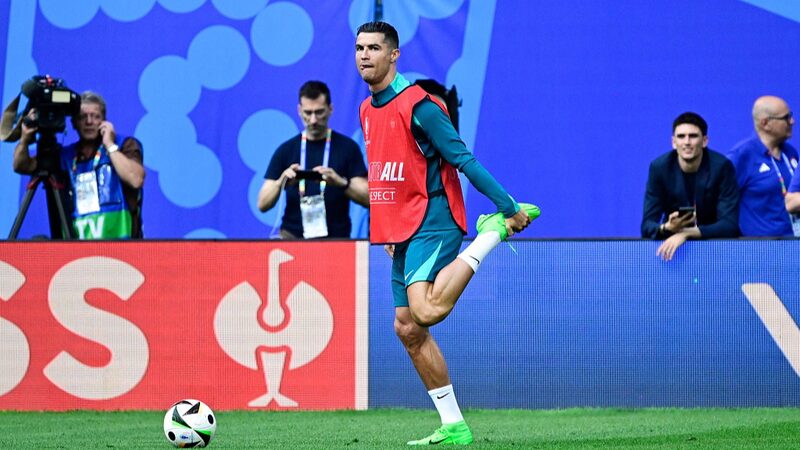 Portugals_Coach_Asserts_Cristiano_Ronaldo_Earned_National_Team_Spot_On_Merit - Khabar Asia Portugal's Coach Asserts Cristiano Ronaldo Earned National Team Spot 'On Merit'
