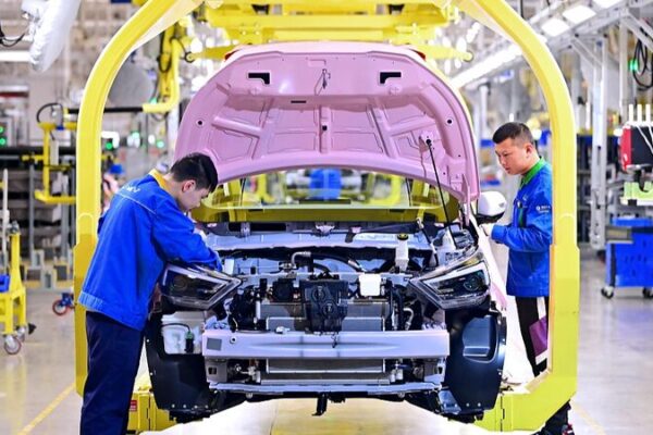 Premier Li Qiang Asserts China’s New Energy Boom Driven by Market Competition Premier Li Qiang Asserts China's New Energy Boom Driven by Market Competition