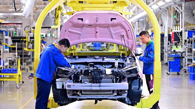 Premier Li Qiang Asserts China's New Energy Boom Driven by Market Competition