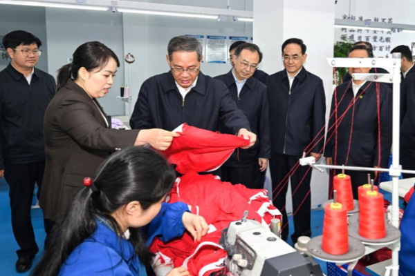 Premier Li Qiang Urges Sustained Poverty Alleviation During Guizhou Visit