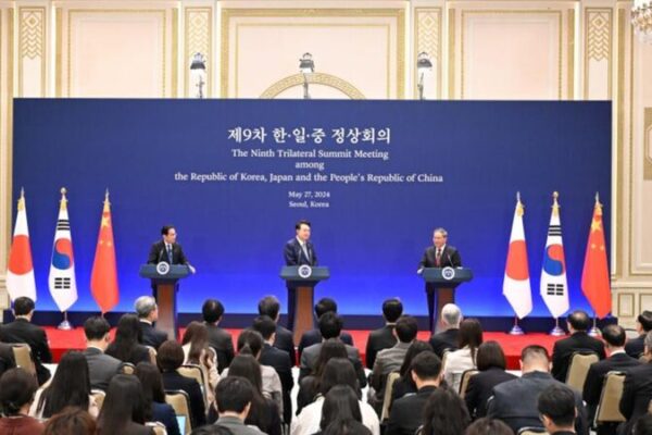 Premier Li Urges Resumption and Acceleration of China-Japan-ROK Cooperation Premier Li Urges Resumption and Acceleration of China-Japan-ROK Cooperation