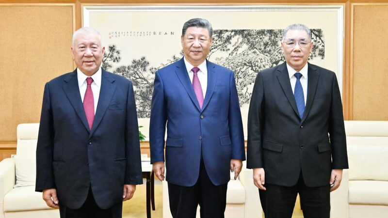 President_Xi_Commends_Former_Macao_Leaders_for_Their_Contributions_to_SAR_s_Prosperity