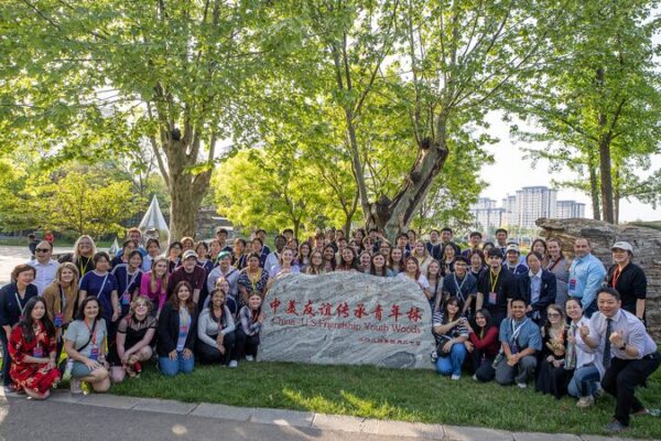 President Xi Jinping: Educational Exchanges Key to China-U.S. Future President Xi Jinping: Educational Exchanges Key to China-U.S. Future