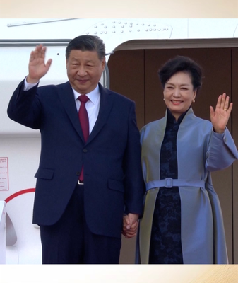 President Xi Jinping’s Warm Moments: Holding Hands with Peng Liyuan President_Xi_Jinping_s_Warm_Moments__Holding_Hands_with_Peng_Liyuan video poster