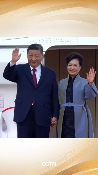 President_Xi_Jinping_s_Warm_Moments__Holding_Hands_with_Peng_Liyuan_poster - Khabar Asia President_Xi_Jinping_s_Warm_Moments__Holding_Hands_with_Peng_Liyuan video poster