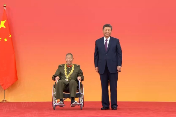 President Xi Presents Medal of the Republic to National Heroes Ahead of 75th Anniversary President_Xi_Presents_Medal_of_the_Republic_to_National_Heroes_Ahead_of_75th_Anniversary video poster