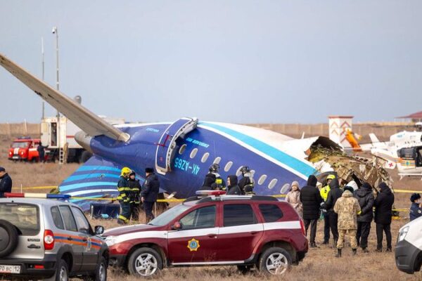 President_Xi_Sends_Condolences_Over_Azerbaijan_Airlines_Crash