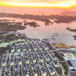 Qiandao Lake's Winter Radiance: A Kaleidoscope of Colors in Zhejiang Province