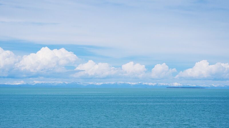 Qinghai_Lakes_Summer_Splendor_A_Journey_Through_Natures_Paradise - Khabar Asia Qinghai Lake's Summer Splendor: A Journey Through Nature's Paradise
