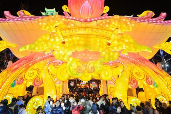 Qinhuai Lantern Festival Lights Up Nanjing with Splendor Qinhuai_Lantern_Festival_Lights_Up_Nanjing_with_Splendor